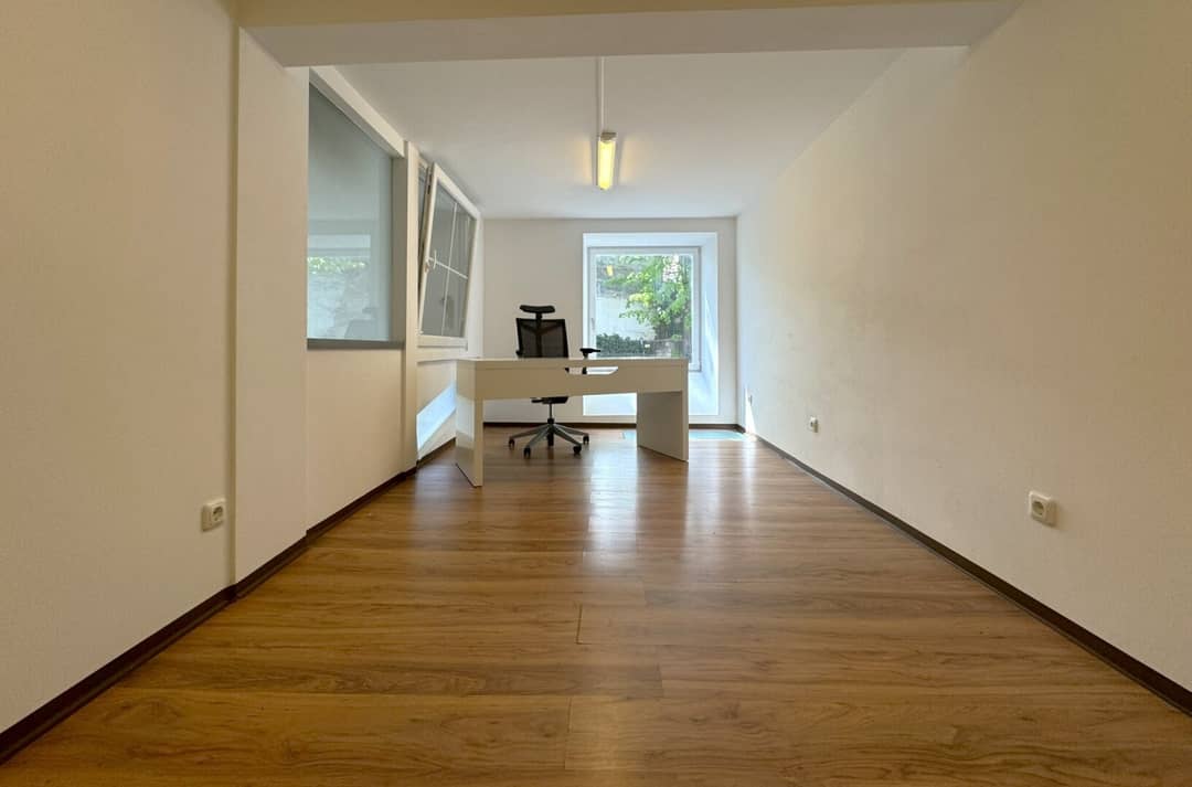 Office with Garden View in Nussdorf Including Parking and All Inclusive Services