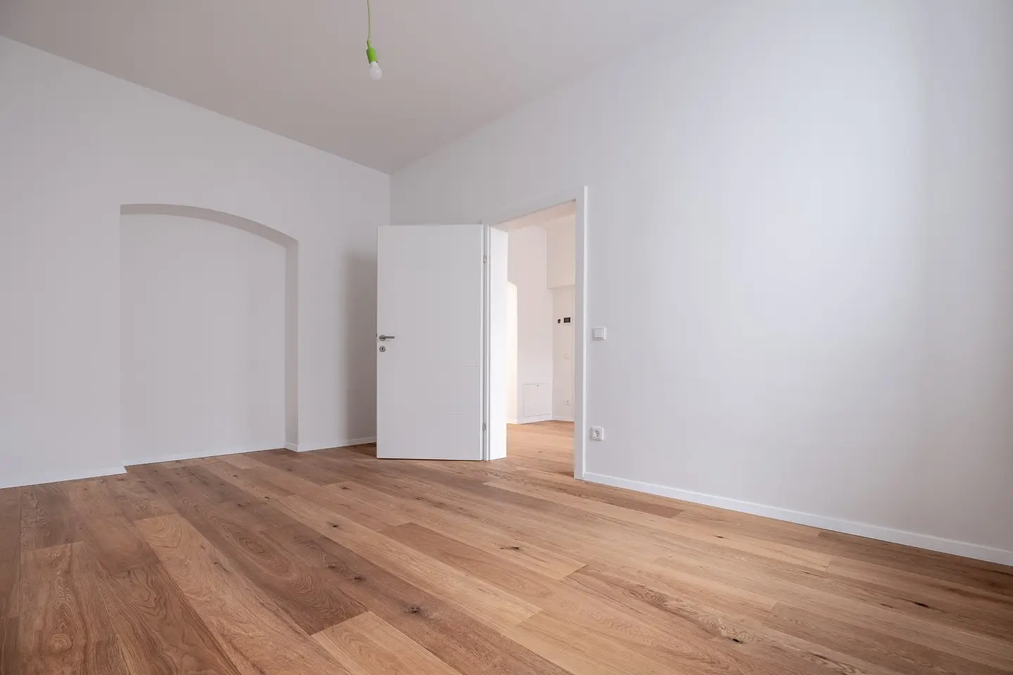 LINZ INNENSTADT. SANIERTE WOHNUNG MIT ALTBAUCHARME.
