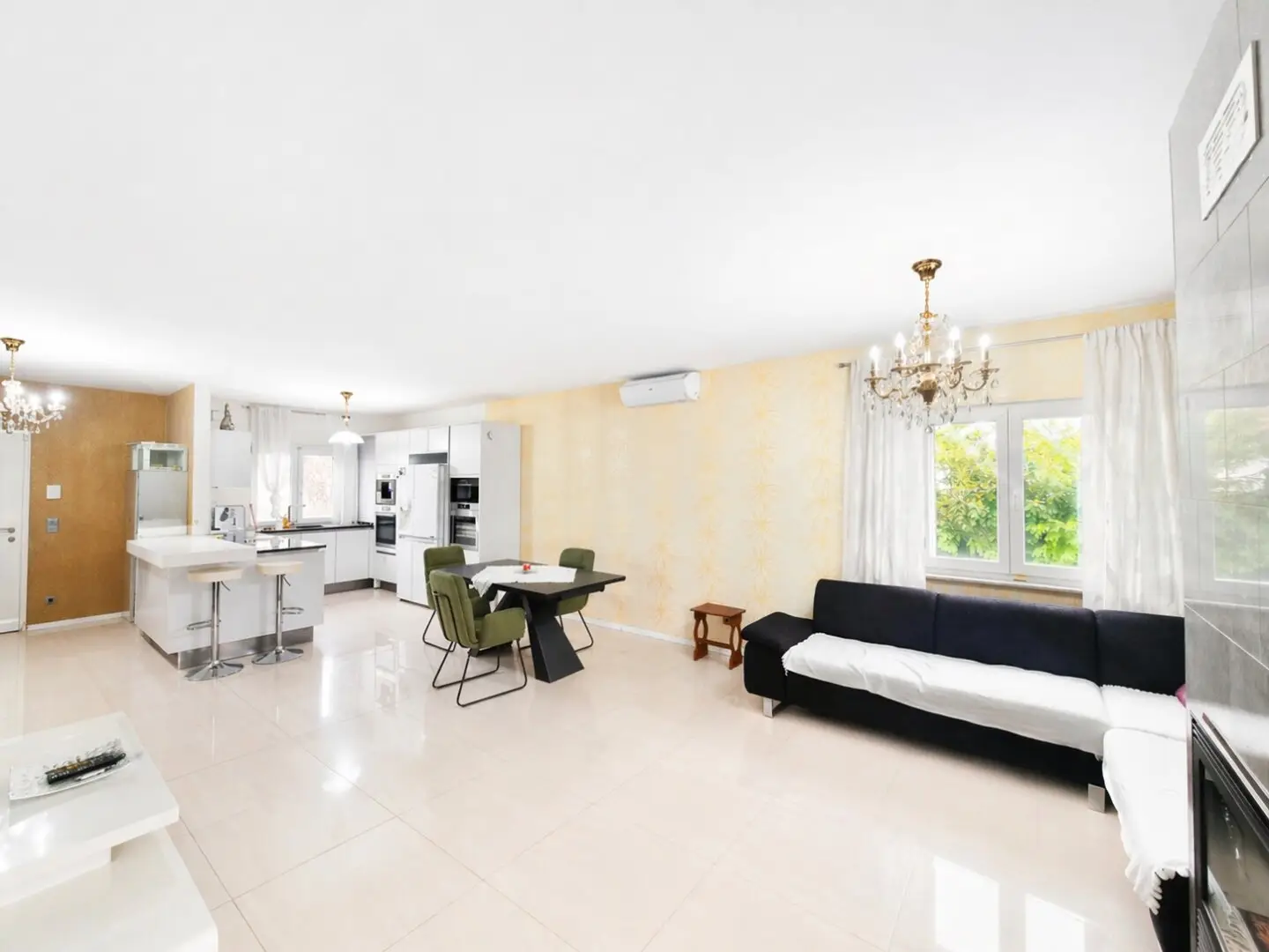 Exklusives Haus mit Resort-Feeling, Keller und Garage – Garten, Pool, Sauna und Wellnessbereich