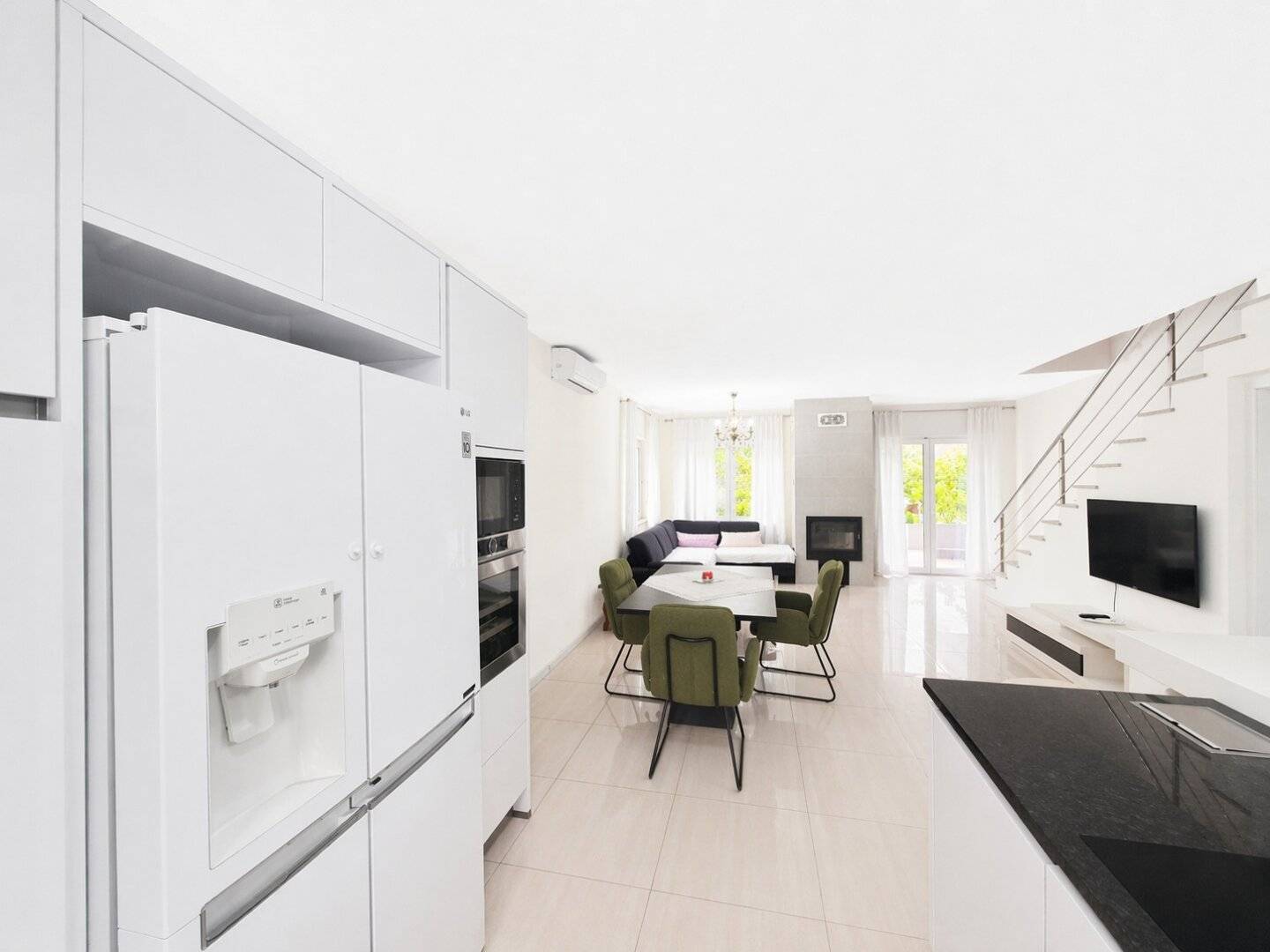 Exklusives Haus mit Resort-Feeling, Keller und Garage – Garten, Pool, Sauna und Wellnessbereich