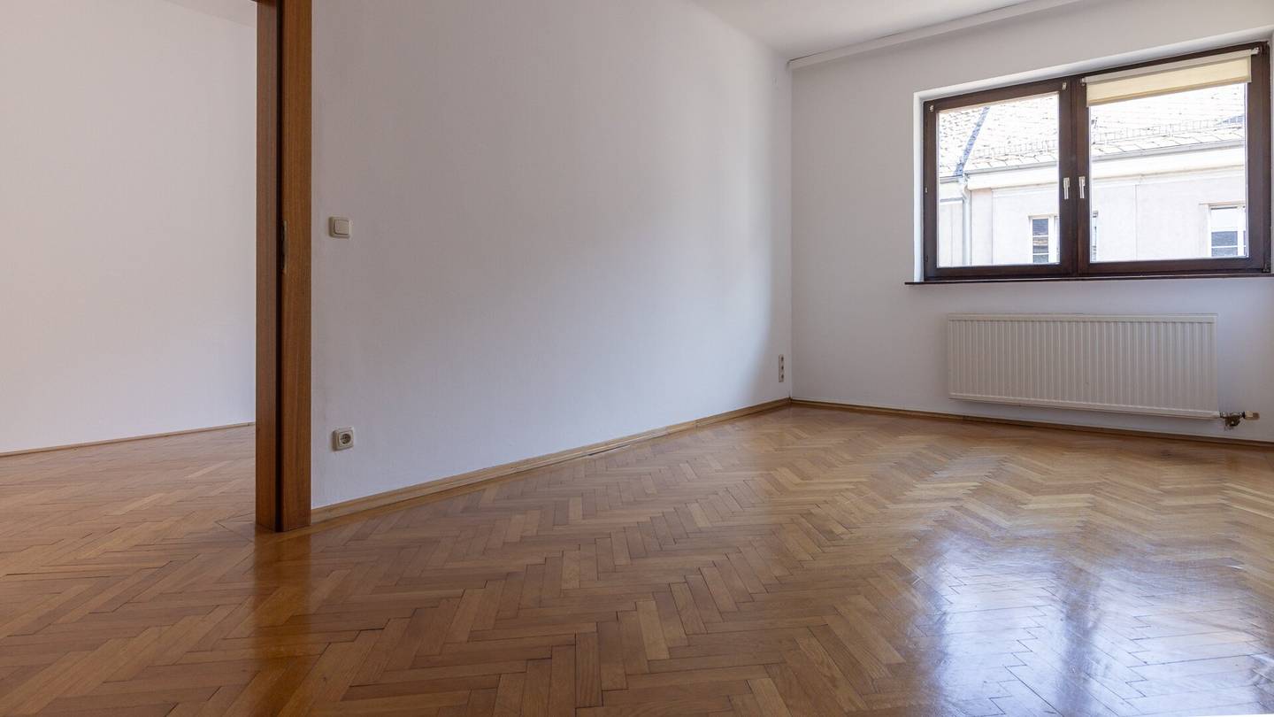 LINZ INNENSTADT. WOHNUNG IM 3. STOCK IN UNMITTELBARER NÄHE ZUR LANDSTRASSE.