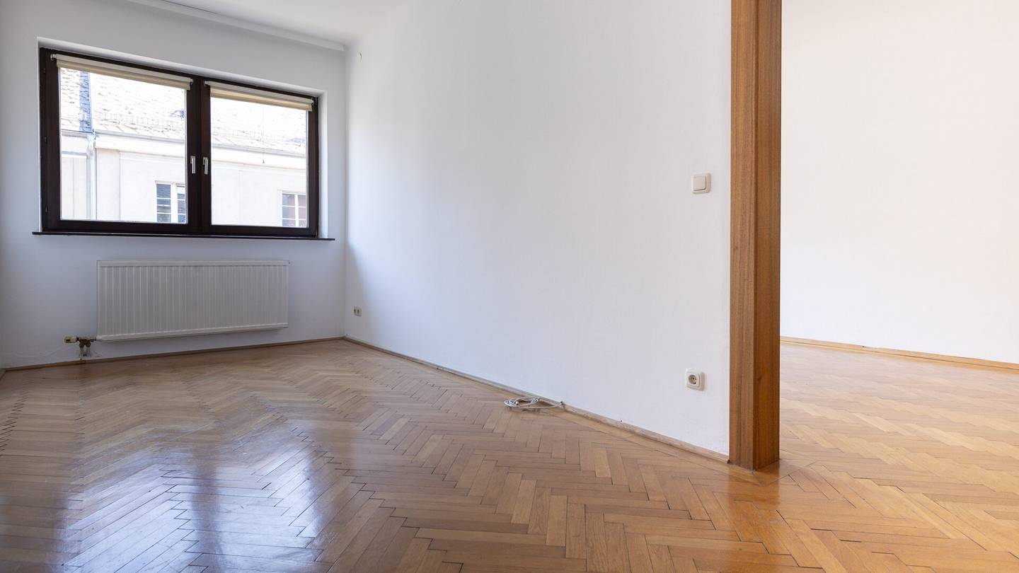 LINZ INNENSTADT. WOHNUNG IM 3. STOCK IN UNMITTELBARER NÄHE ZUR LANDSTRASSE.