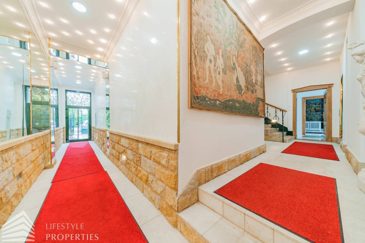 Luxurious twelve room villa with wellness area near Gersthof