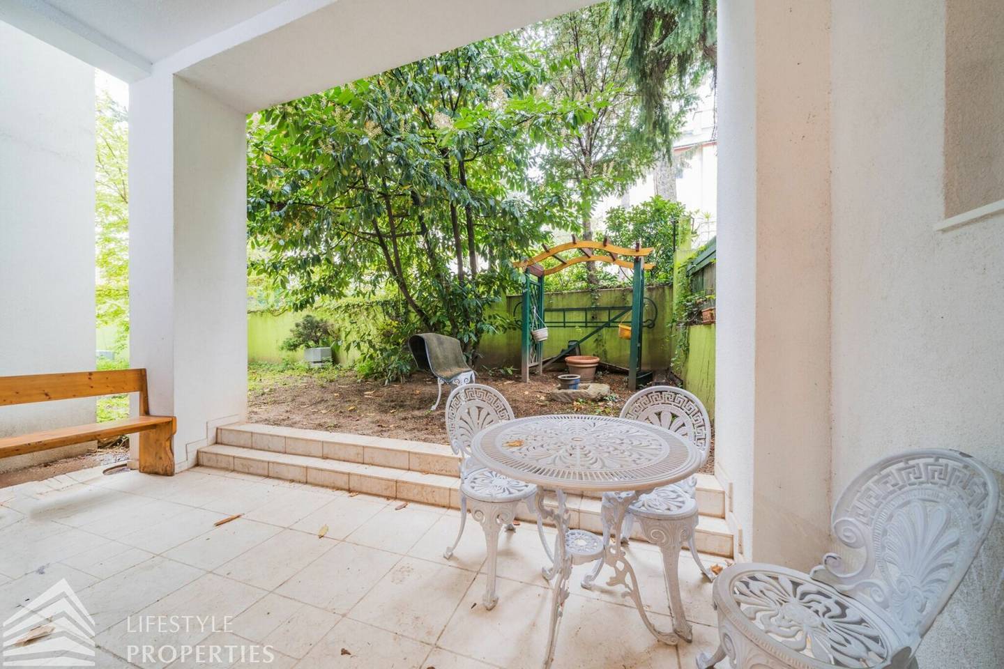 Luxurious twelve room villa with wellness area near Gersthof