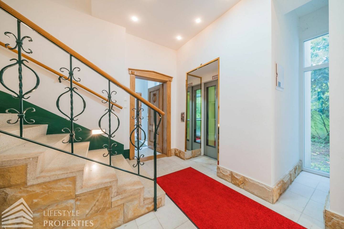 Luxurious twelve room villa with wellness area near Gersthof