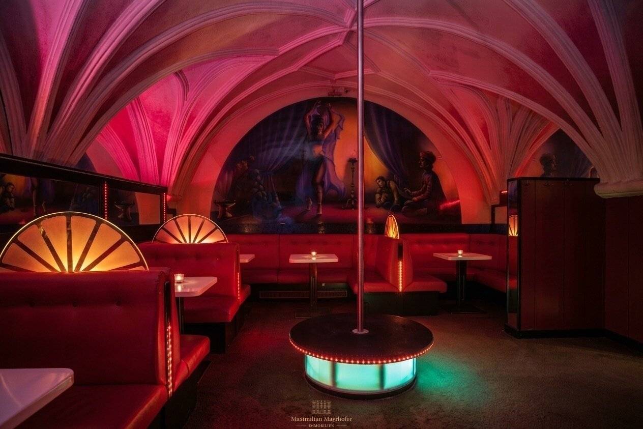 Konzessioniertes Etablissement | Gebäude 1477 | Kreuzgewölbe-Bar | 11 Zimmer | Sofort betriebsbereit | Steyr, OÖ