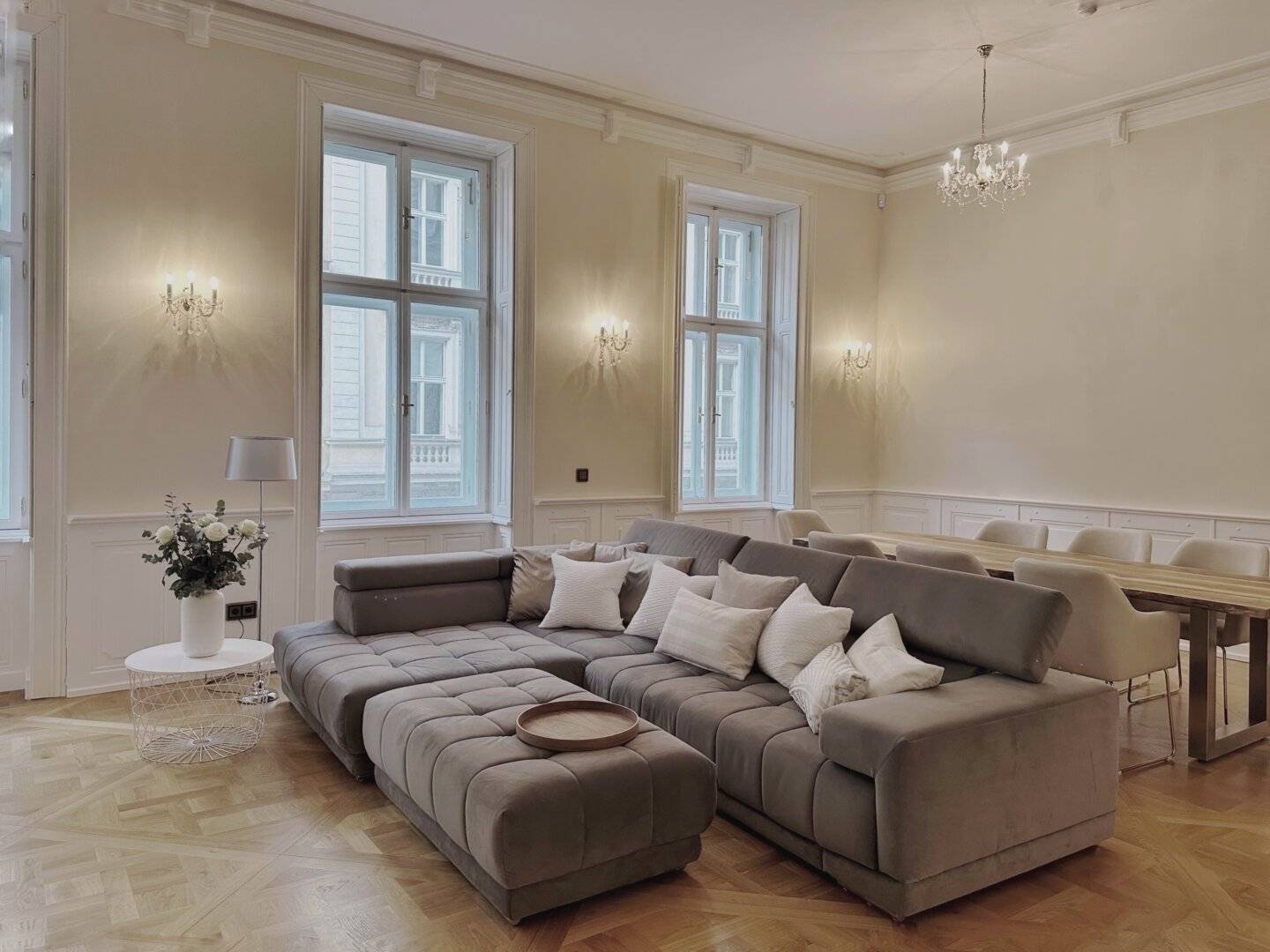 Luxuriöse Stadtwohnung in Top-Lage mit hochwertiger Ausstattung und Balkon.