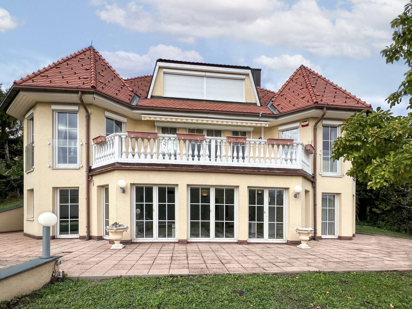 Villa am Ölberg in herrlicher Ruhelage mit Pool, Sauna & Garage