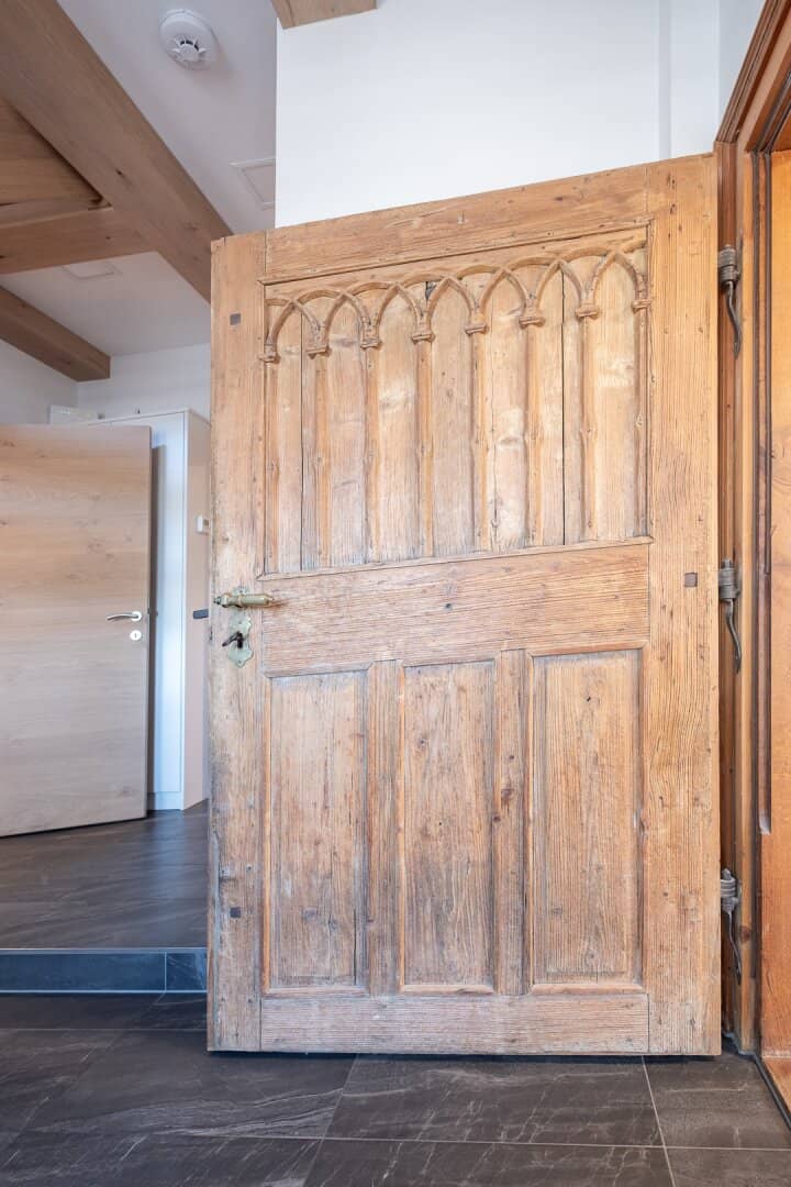 BÜRMOOS. GEPFLEGTES CHARMANTES HAUS MIT MODERNER TECHNIK.