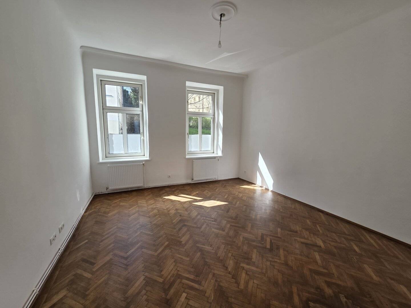 Neu sanierte Büro in Top Lage von Gersthof / Gesamtmiete Inkl. USt. und Betriebskosten € 779,16 p.m.