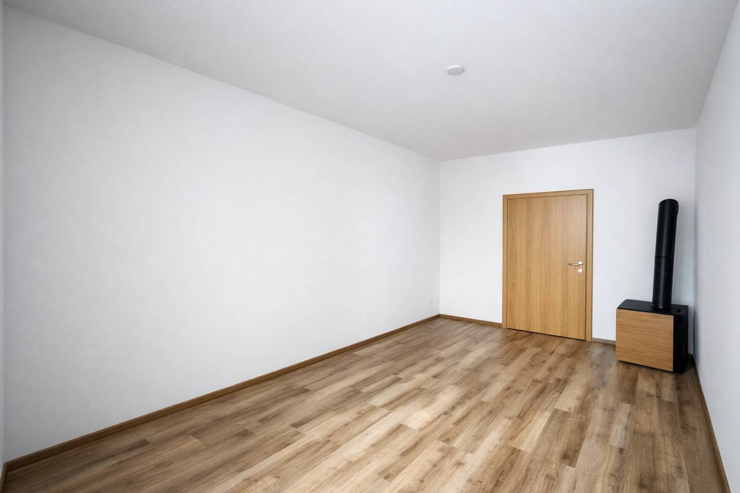 Quiet courtyard location and design potential: old building apartment according to your wishes