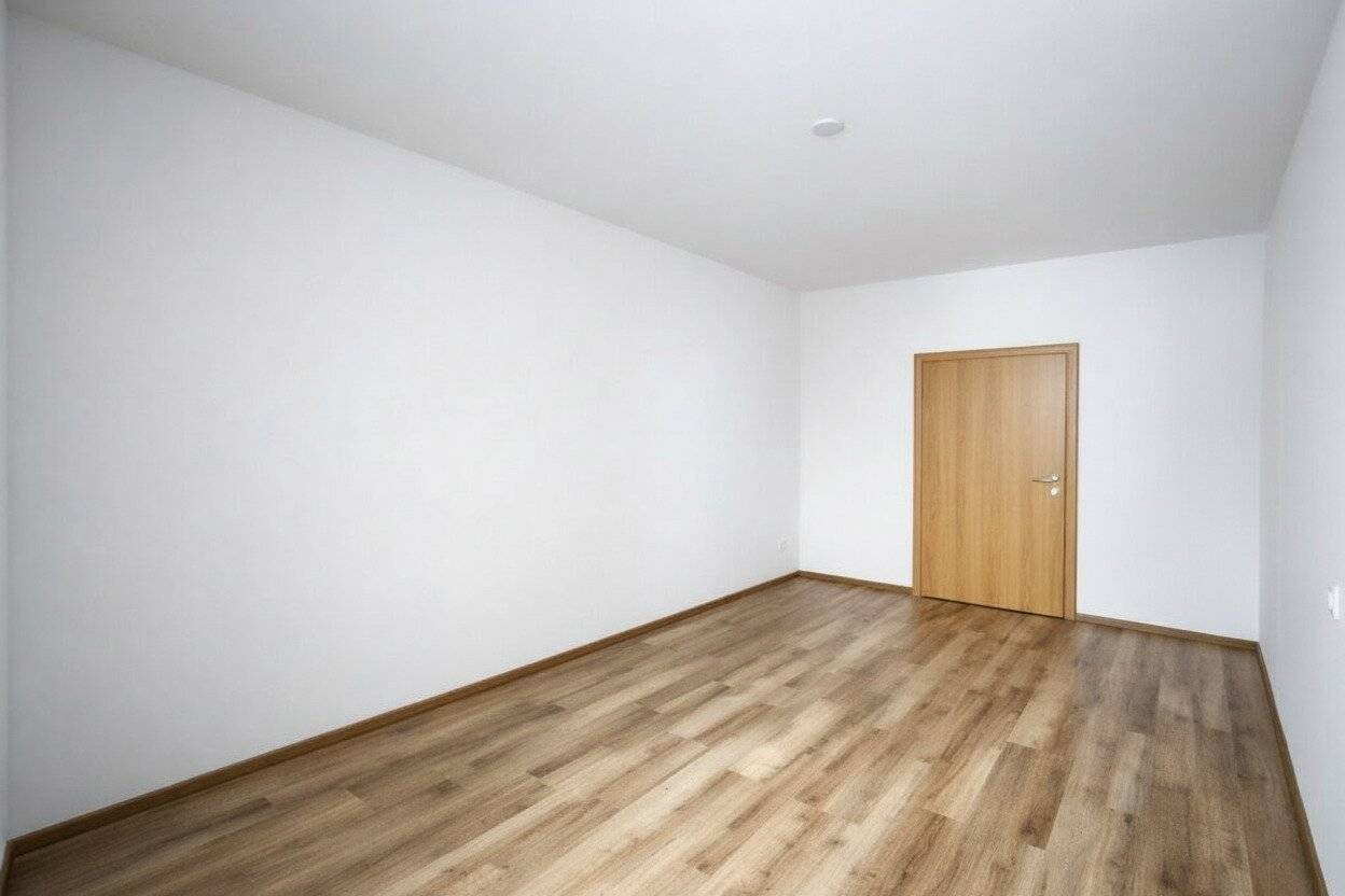 Quiet courtyard location and design potential: old building apartment according to your wishes