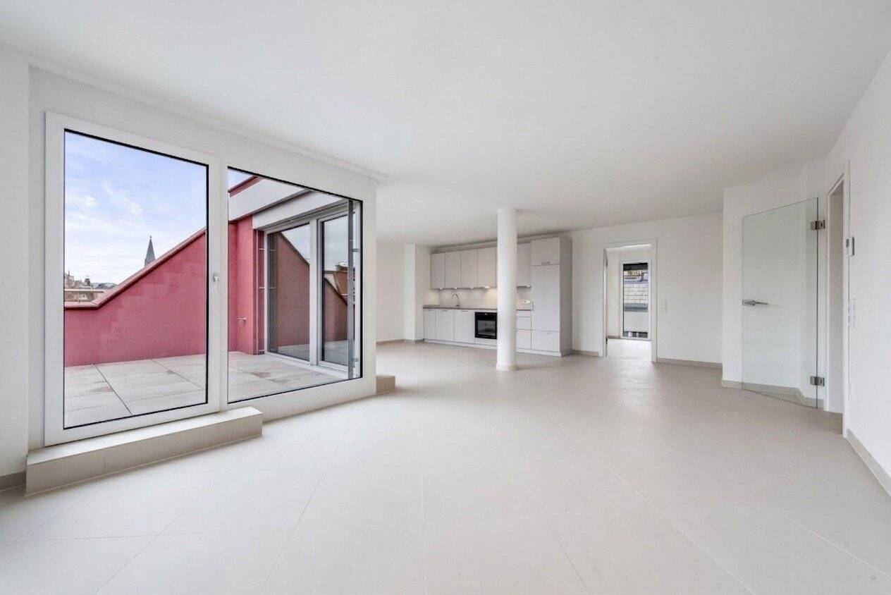 Erstbezug in Gersthof - Tolle, ruhige Wohnung mit einer Terrasse ( ca. 10 m² ) und zusätzlich einer traumhafter Dachterrasse - Am Haus befindet sich ein Kunstwerk von Christian Ludwig Attersee
