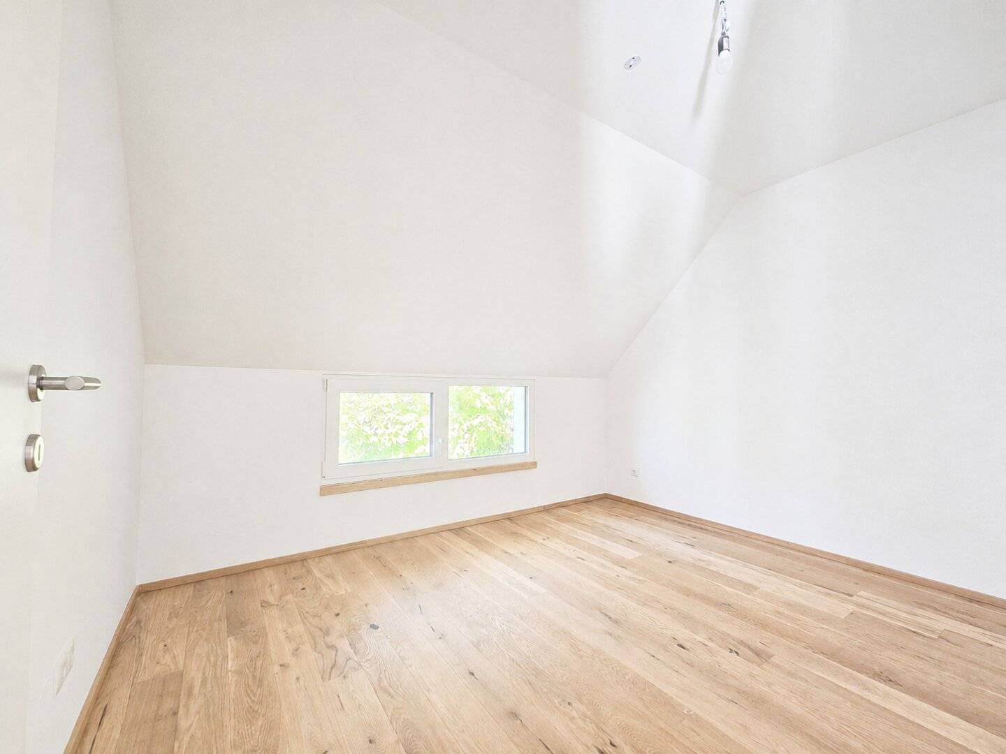 Dachgeschosswohnung mit Loggia und Garten | Nähe Kaufpark Alterlaa