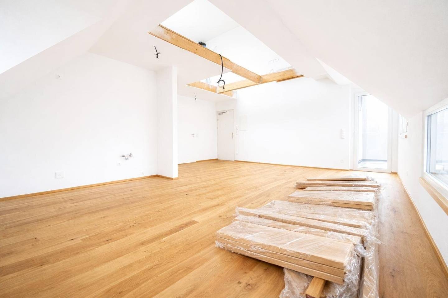 Dream attic apartment with loggia and garden | Near Kaufpark Alterlaa