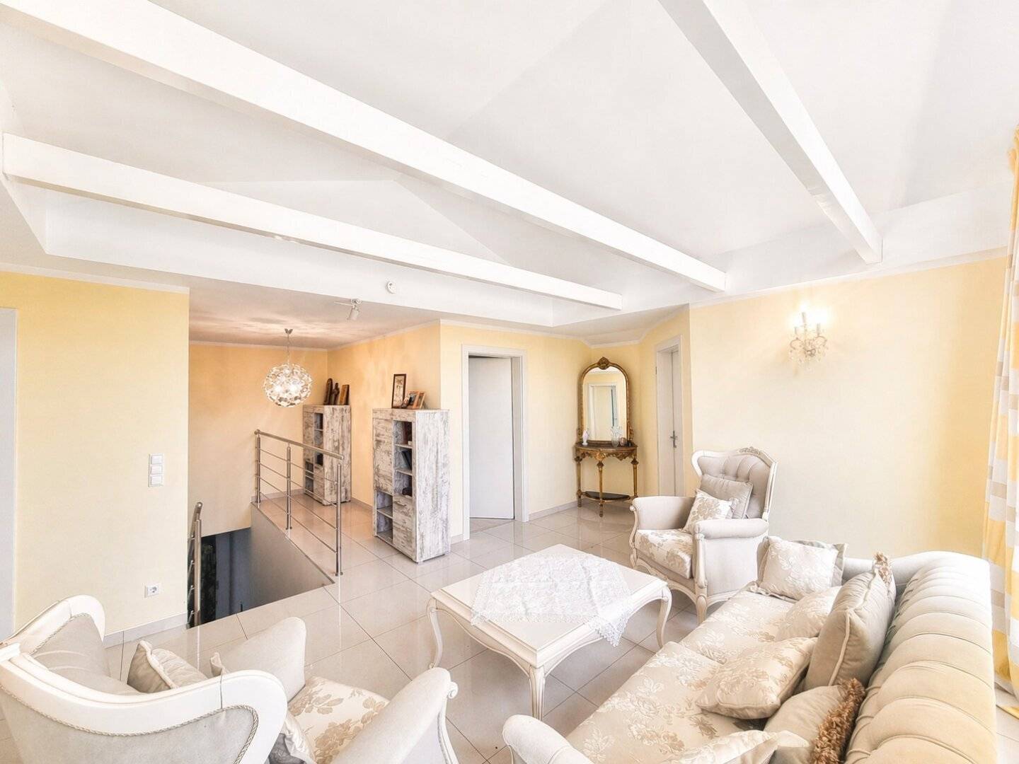 Klimatisiertes Haus mit Keller | 6 Zimmer | 2 Bäder | Pool | Sauna-Wellnessbereich | Garage