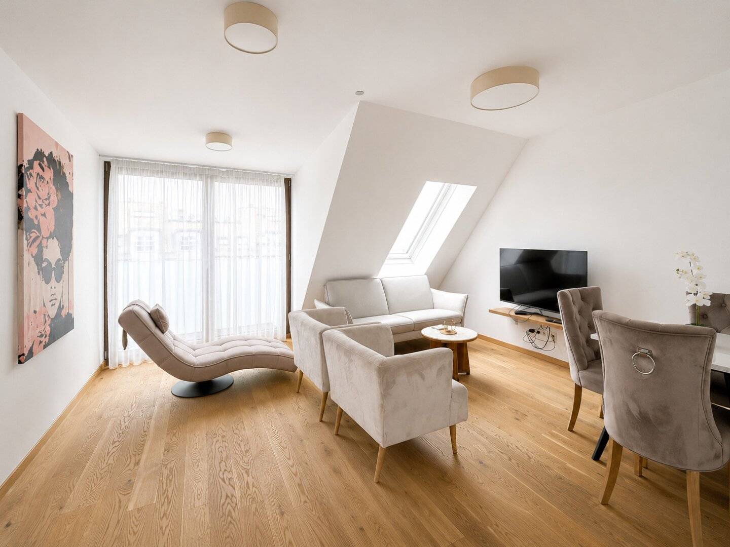 Klimatisierte 3-Zimmer-Dachgeschosswohnung mit hochwertiger Ausstattung & Westbalkon
