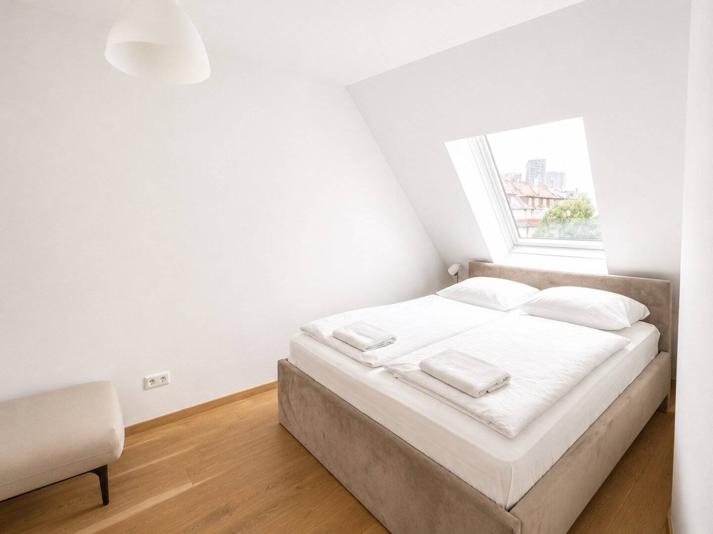 Klimatisierte 3-Zimmer-Dachgeschosswohnung mit hochwertiger Ausstattung & Westbalkon
