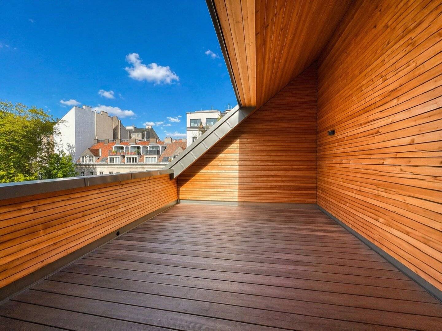 Wohntraum – Großes Wohnzimmer mit Terrasse in ruhiger Seitengasse nahe Mariahilfer Straße!
