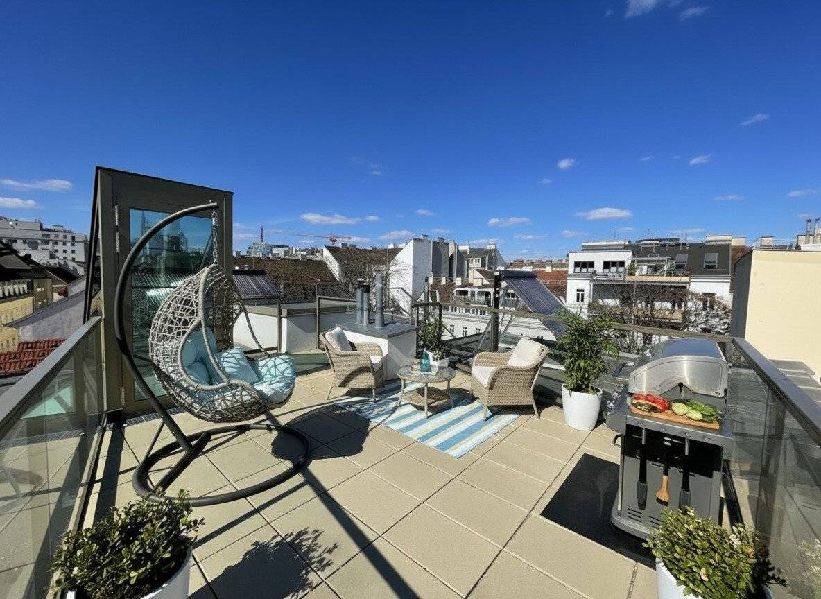 Einzigartige Dachgeschoßwohnung mit spektakulären Freiflächen nahe der Mariahilfer Straße!