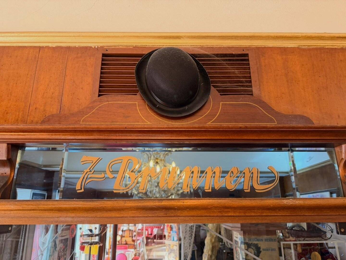 Kult-Lokal mit Geschichte: Traditionelles Wiener Kaffeehaus & Restaurant mit Schanigarten in Toplage - 1050 Wien