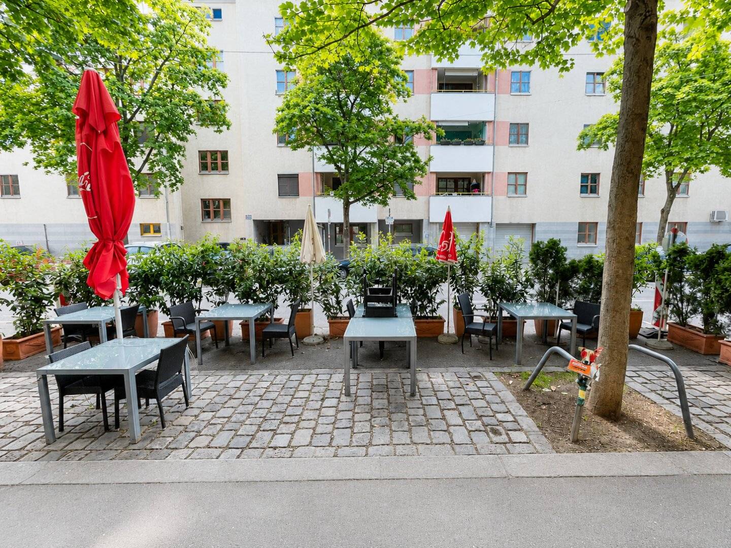 Großzügiges Gastronomielokal mit Schani- & Gastgarten nahe der Uno-City!