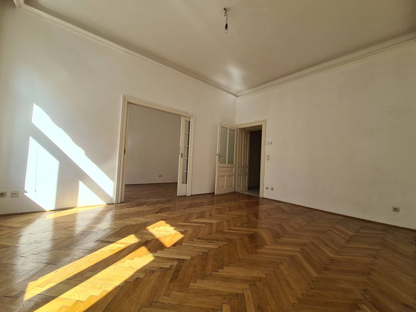 Gemütlicher Altbau | Hohe Räume | Gewerbe möglich