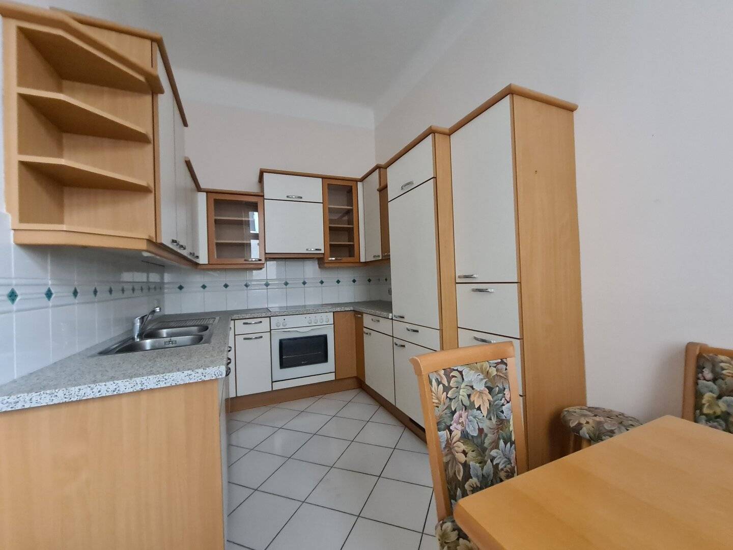 Gemütlicher Altbau | Hohe Räume | Gewerbe möglich
