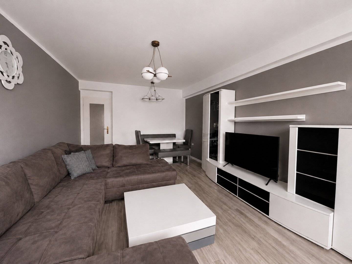 Zentrale 2-Zimmer-Wohnung mit zwei Freiflächen und Klimaanlage