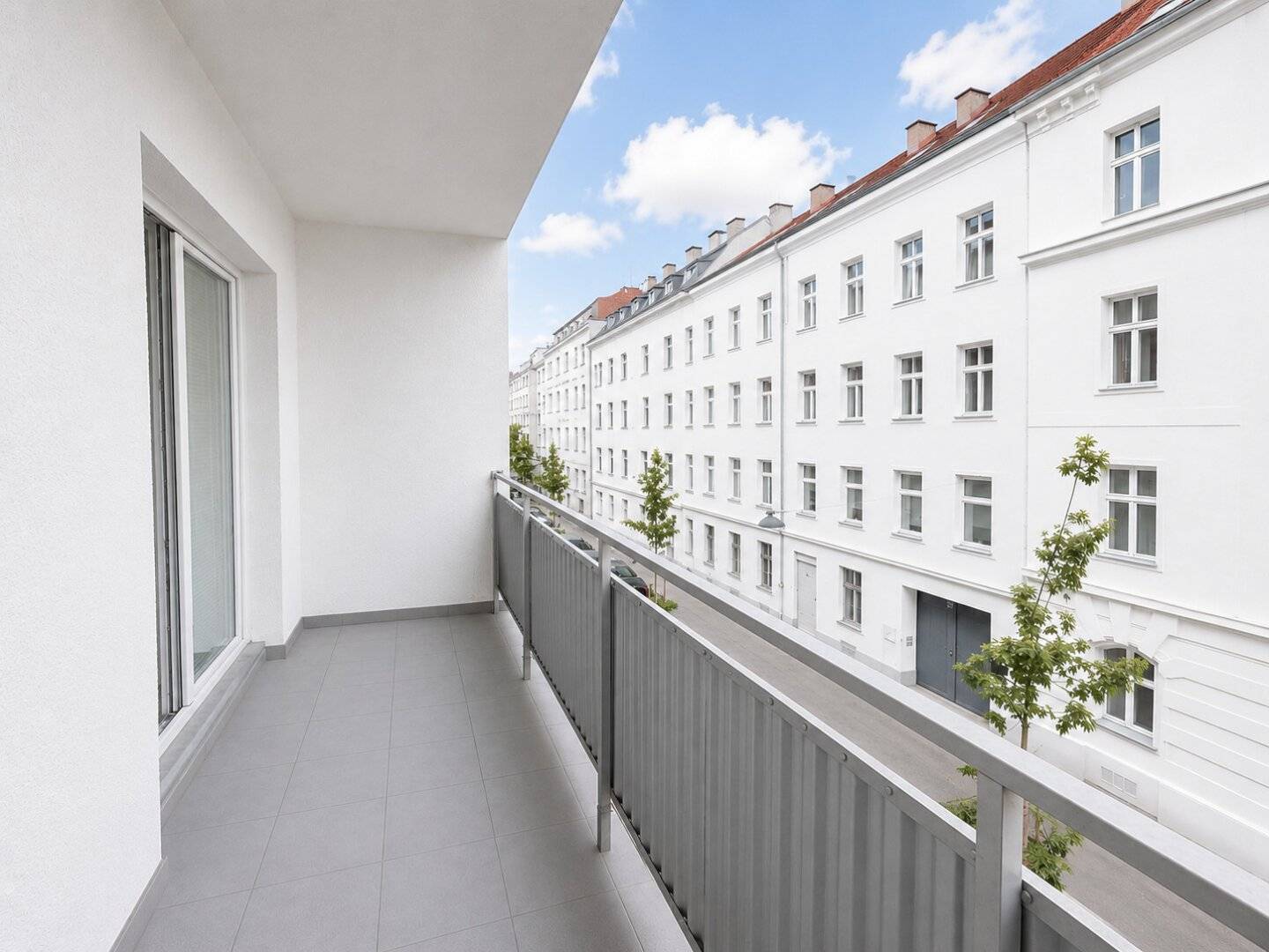 Zentrale 2-Zimmer-Wohnung mit zwei Freiflächen und Klimaanlage
