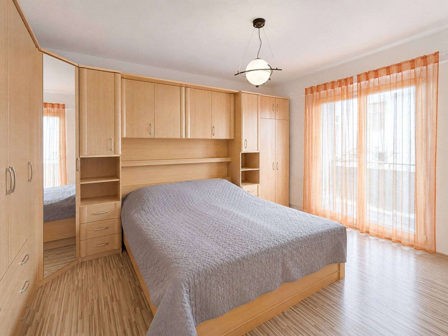 Zentrale 2-Zimmer-Wohnung mit zwei Freiflächen und Klimaanlage