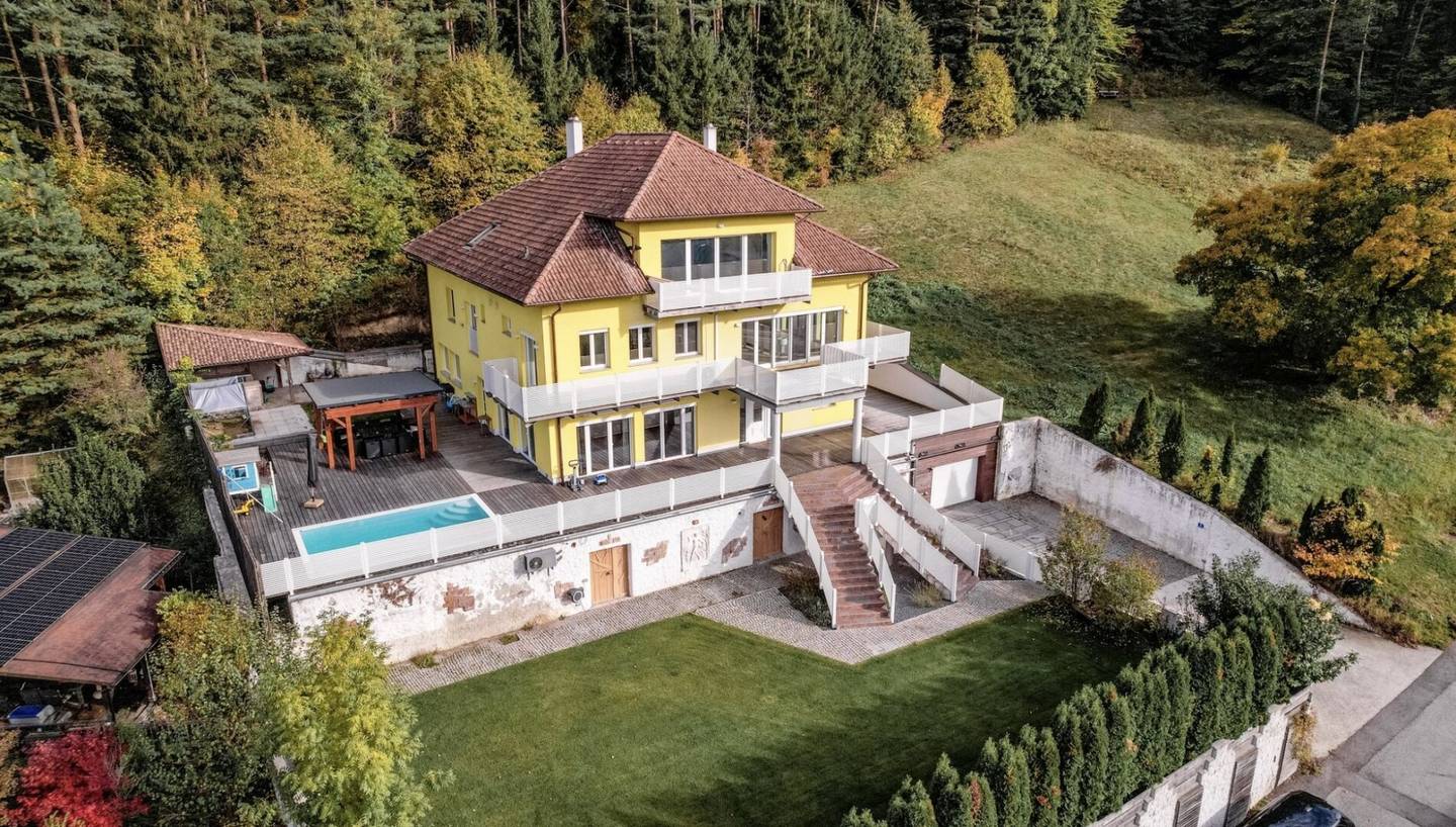 Exklusives Familienanwesen in absoluter Ruhelage - 473 m2 Wohnkomfort mit Pool, Wintergarten & großem Gartenparadies
