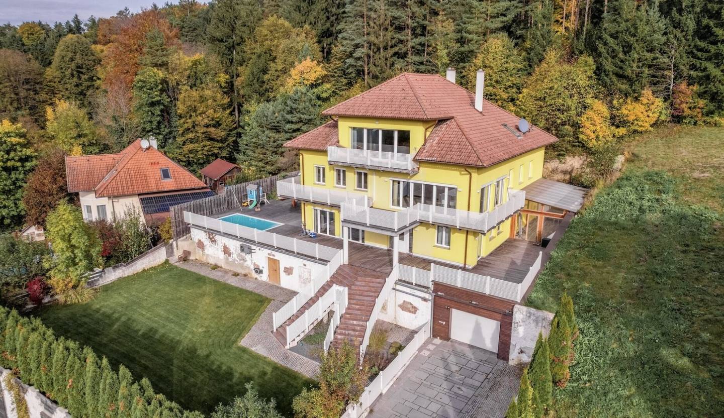 Exklusives Familienanwesen in absoluter Ruhelage - 473 m2 Wohnkomfort mit Pool, Wintergarten & großem Gartenparadies