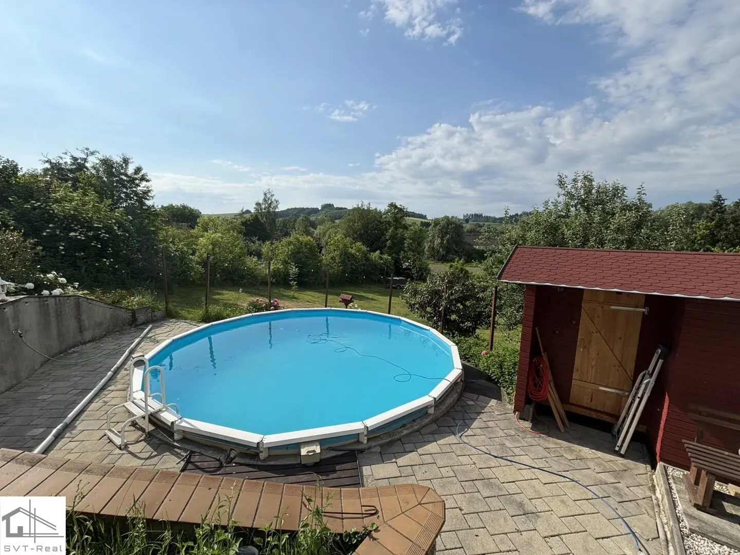 Großzügiges Wohnen mit Pool, Sauna, Nebengebäude und teilbarem Grundstück