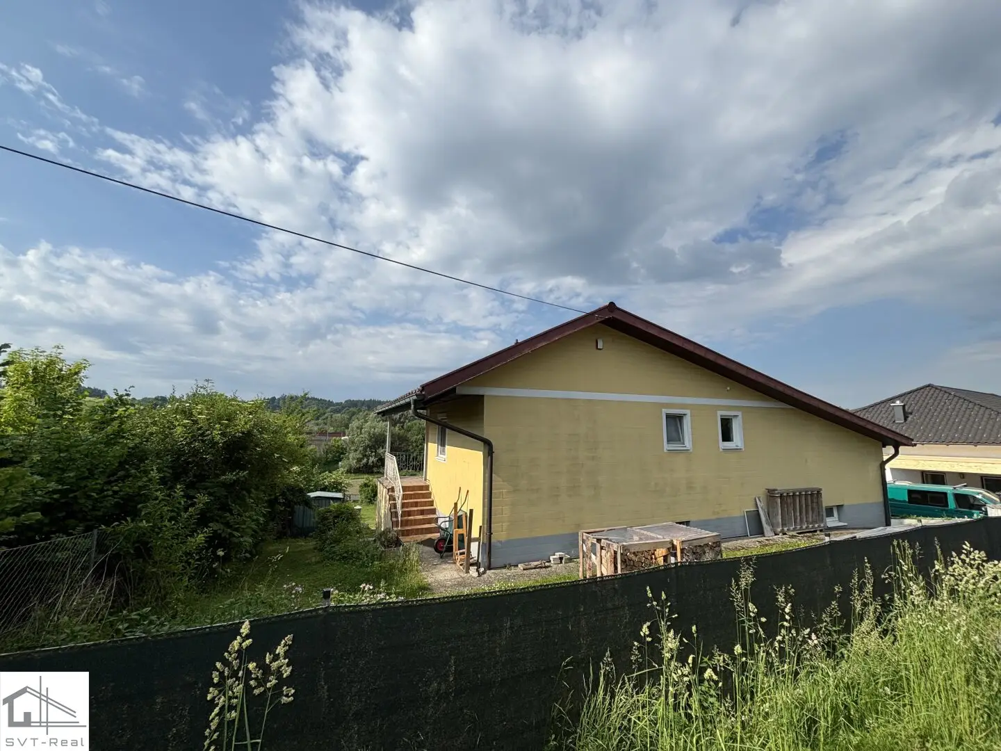 Großzügiges Wohnen mit Pool, Sauna, Nebengebäude und teilbarem Grundstück