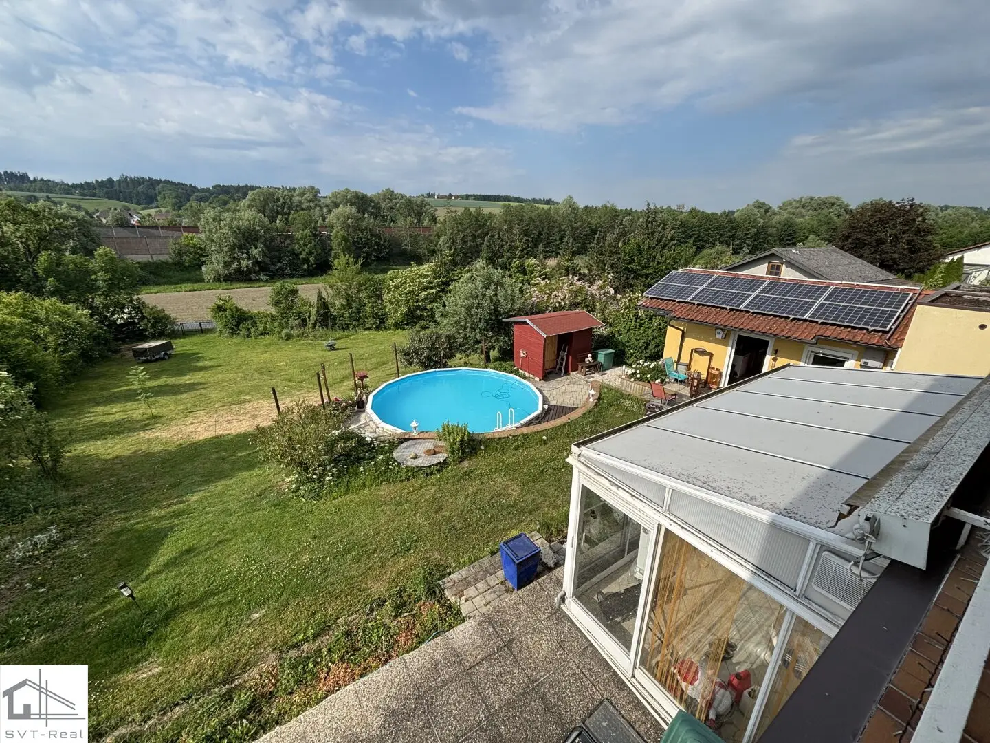 Großzügiges Wohnen mit Pool, Sauna, Nebengebäude und teilbarem Grundstück
