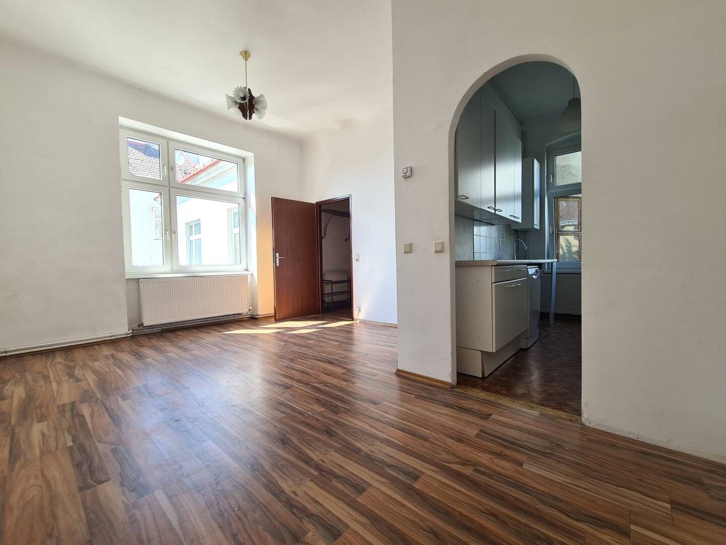 Sonnen-Altbau U3 Johnstraße