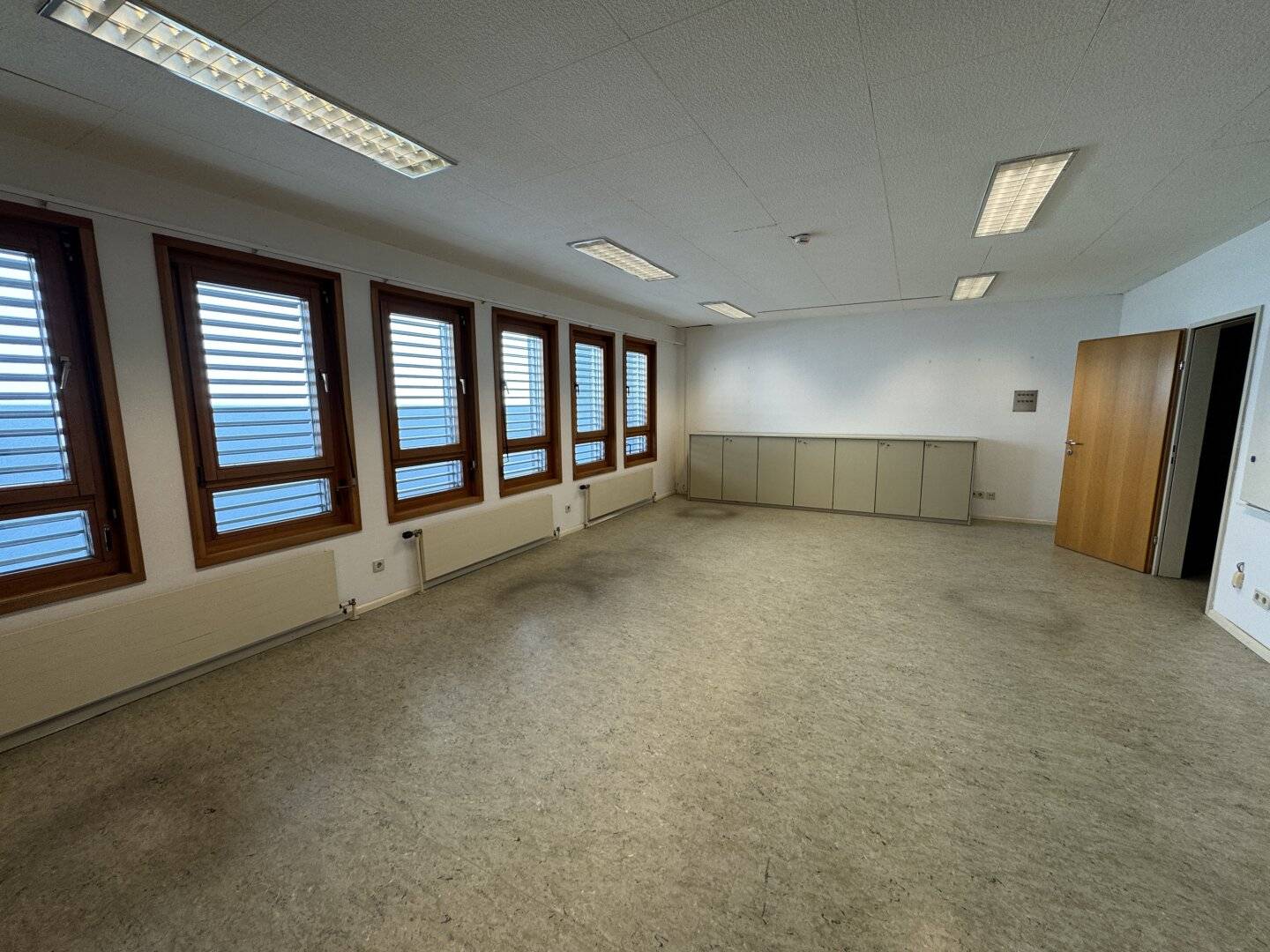 Vermietung einer attraktiven Büro/Praxis/Kanzleifläche auf der Linzer Landstrasse nach kundenspezifischer Adaptierung