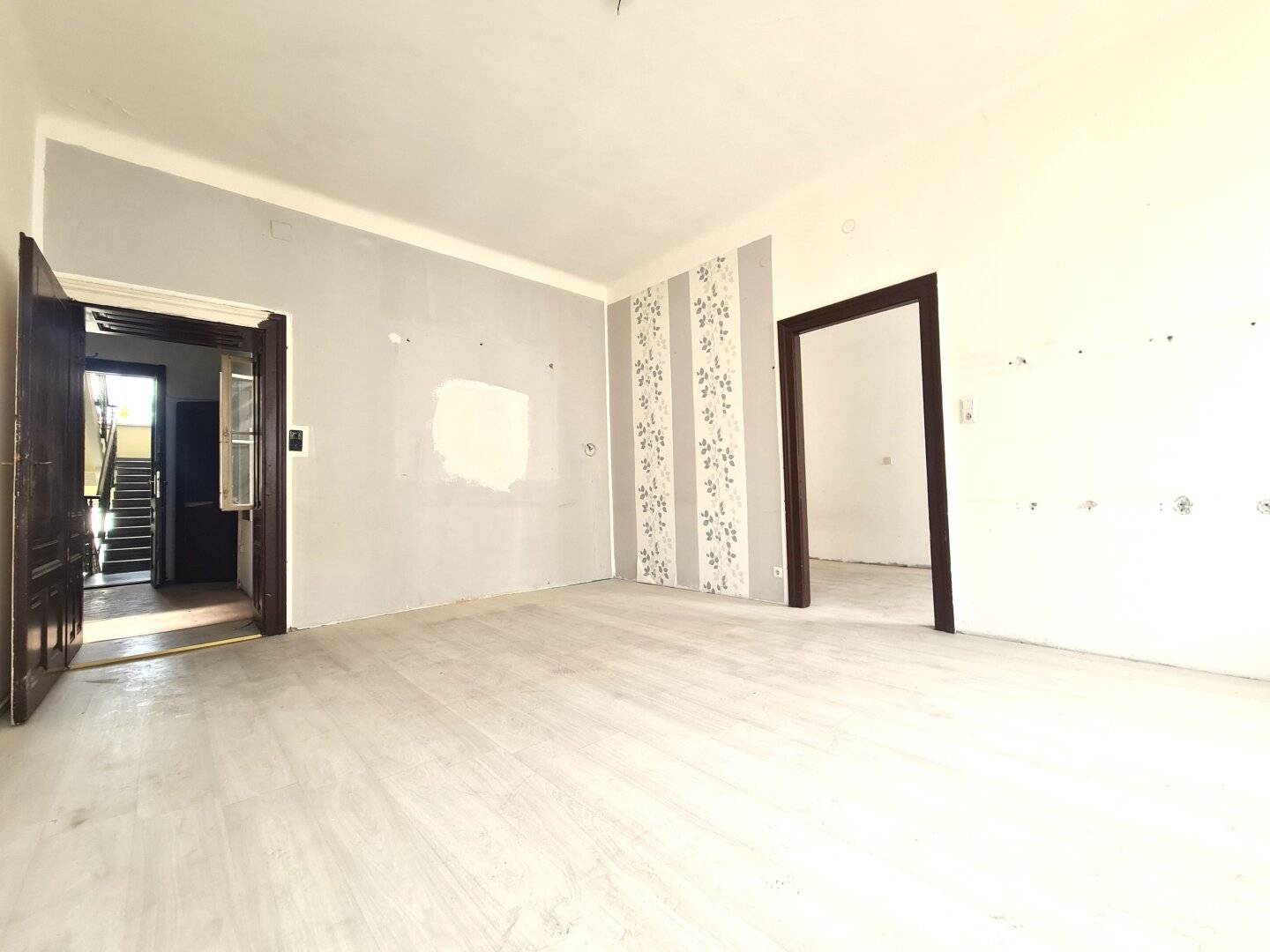 Heller Altbau zum Sanieren alte WU