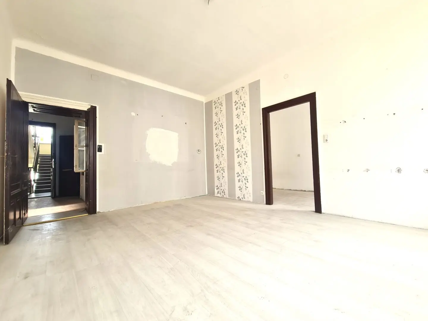Heller Altbau zum Sanieren alte WU