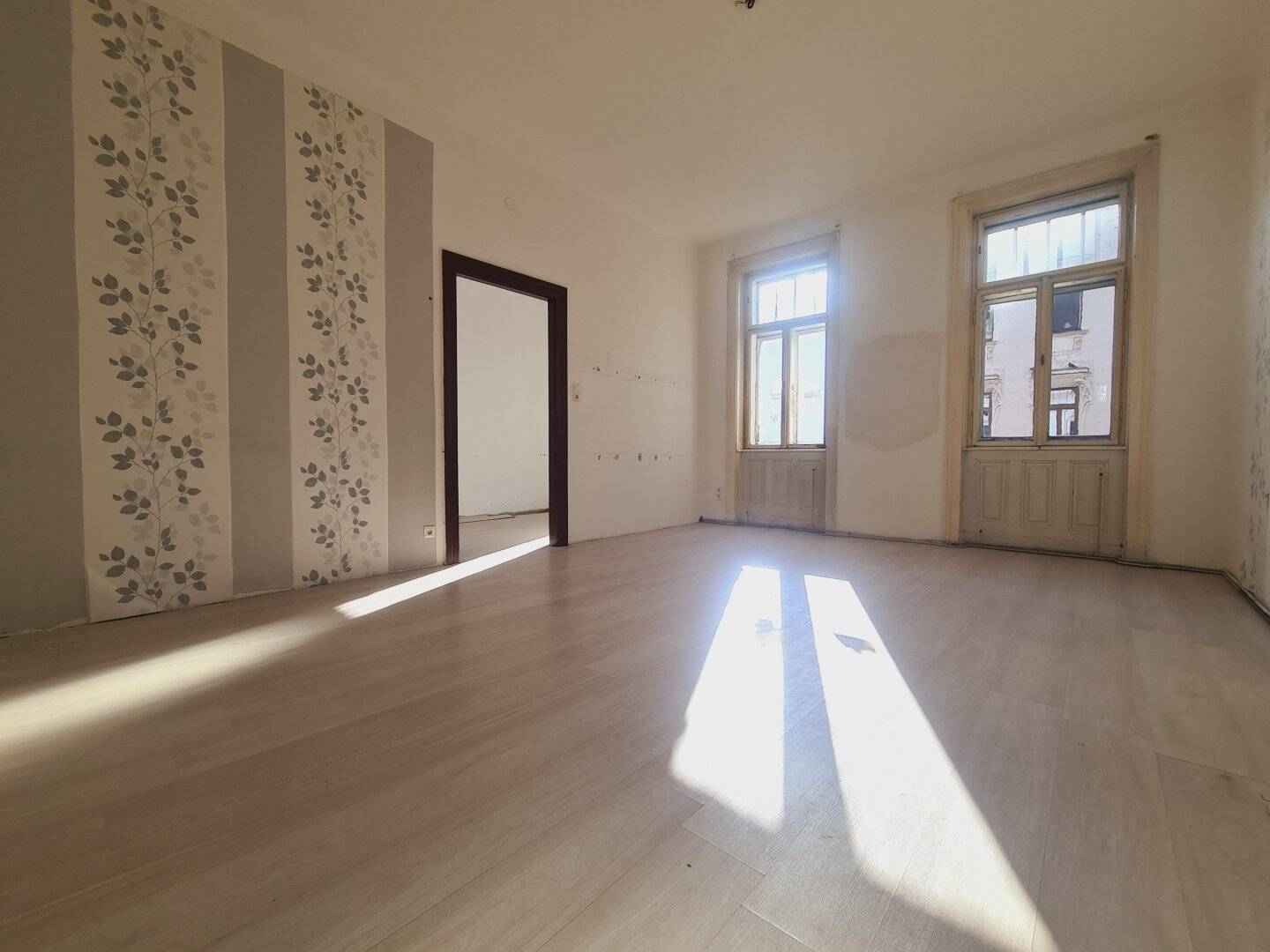 Heller Altbau zum Sanieren alte WU