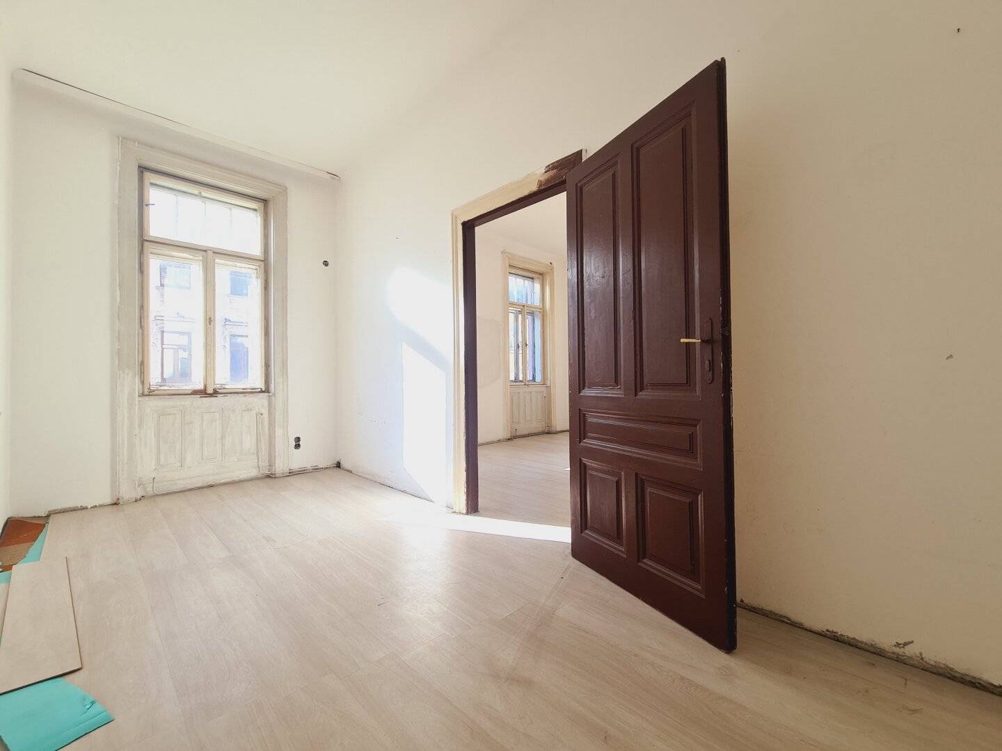 Heller Altbau zum Sanieren alte WU