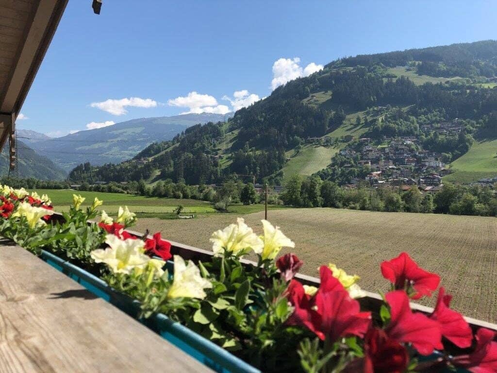 3-Zimmer-Wohnung mit 2 Bädern, Balkon und freiem Talblick in Hippach