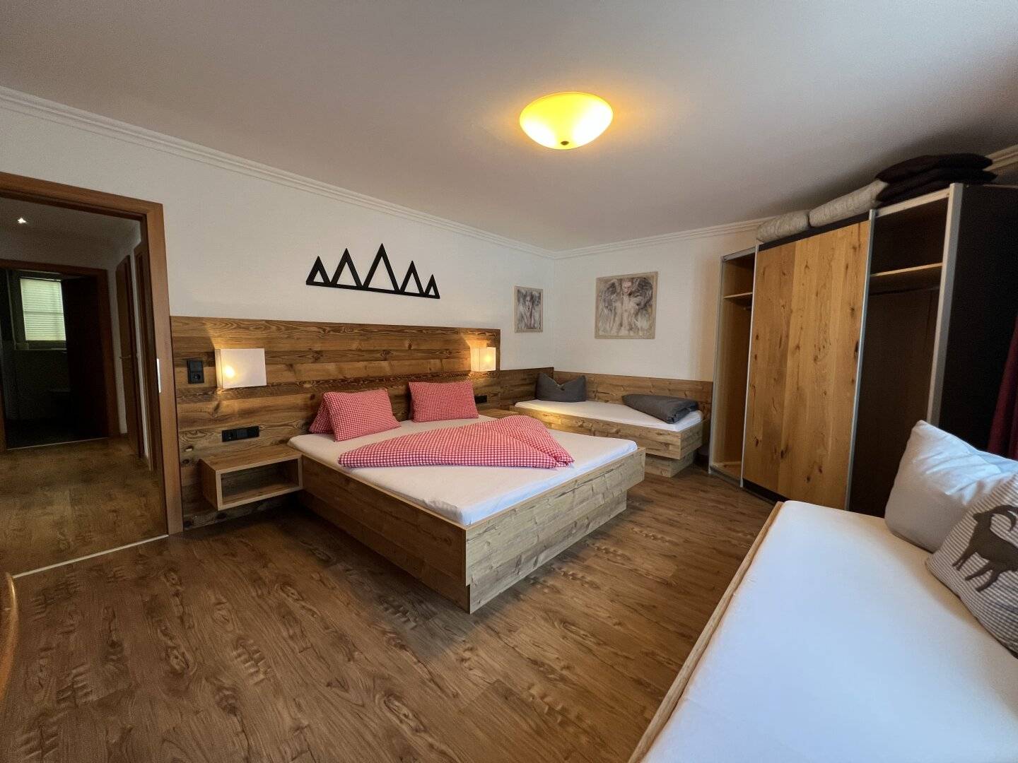 3-Zimmer-Wohnung mit 2 Bädern, Balkon und freiem Talblick in Hippach