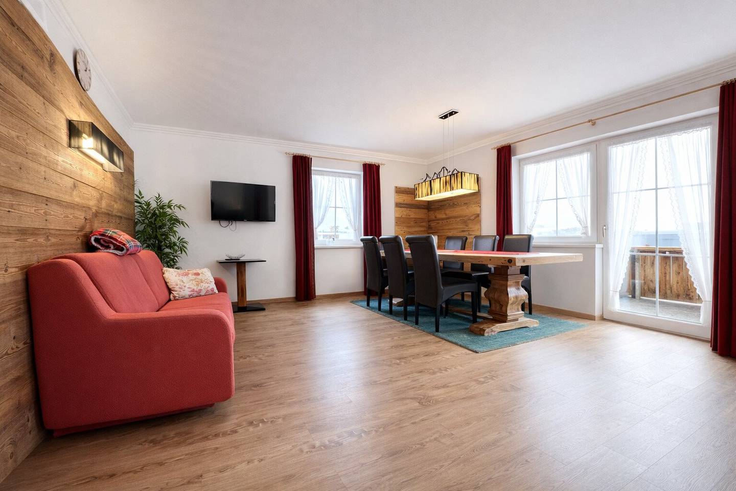 3-Zimmer-Wohnung mit 2 Bädern, Balkon und freiem Talblick in Hippach