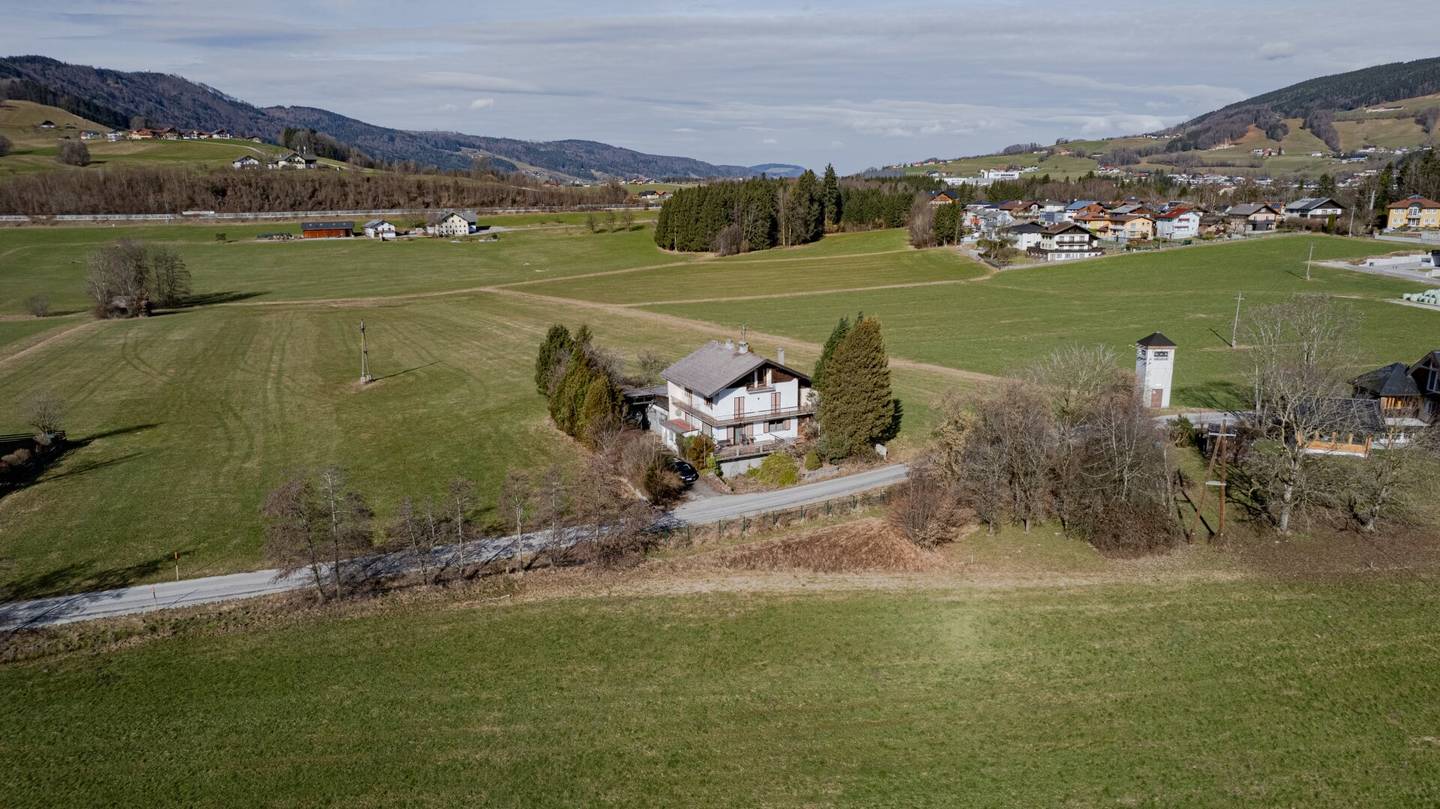 TRAUM VOM HAUS; BEEINDRUCKENDES BAUGRUNDSTÜCK MIT SEE- & BERGBLICK