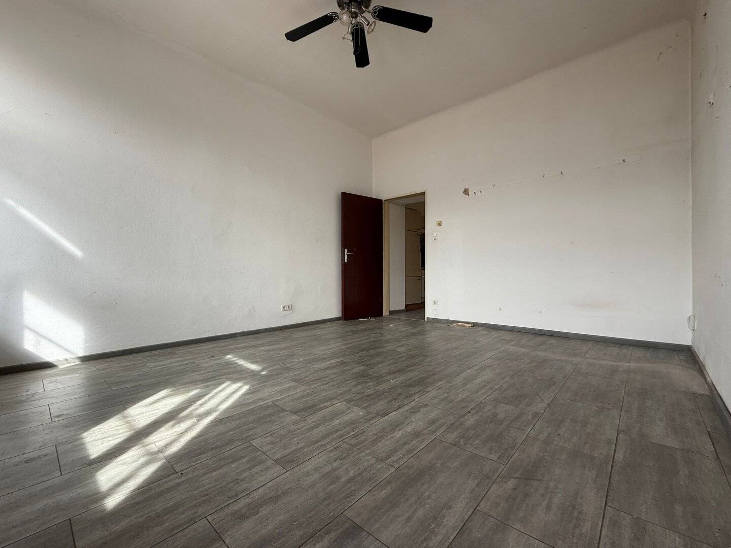 Altbau zum Renovieren | U3 Johnstraße | 2 Zimmer