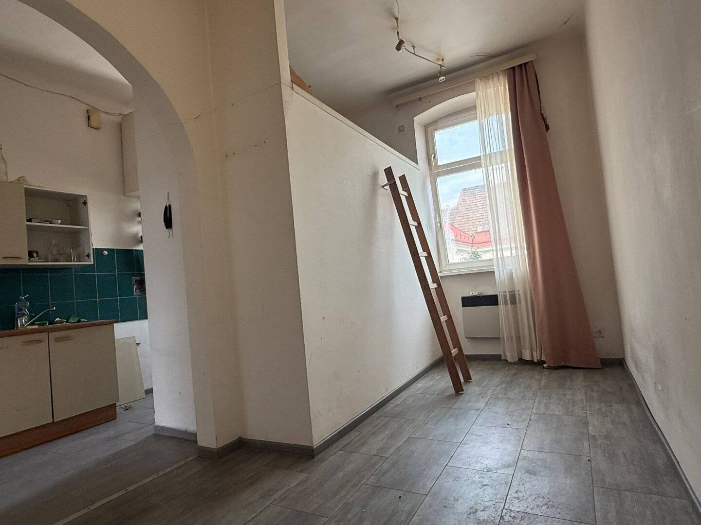 Altbau zum Renovieren | U3 Johnstraße | 2 Zimmer