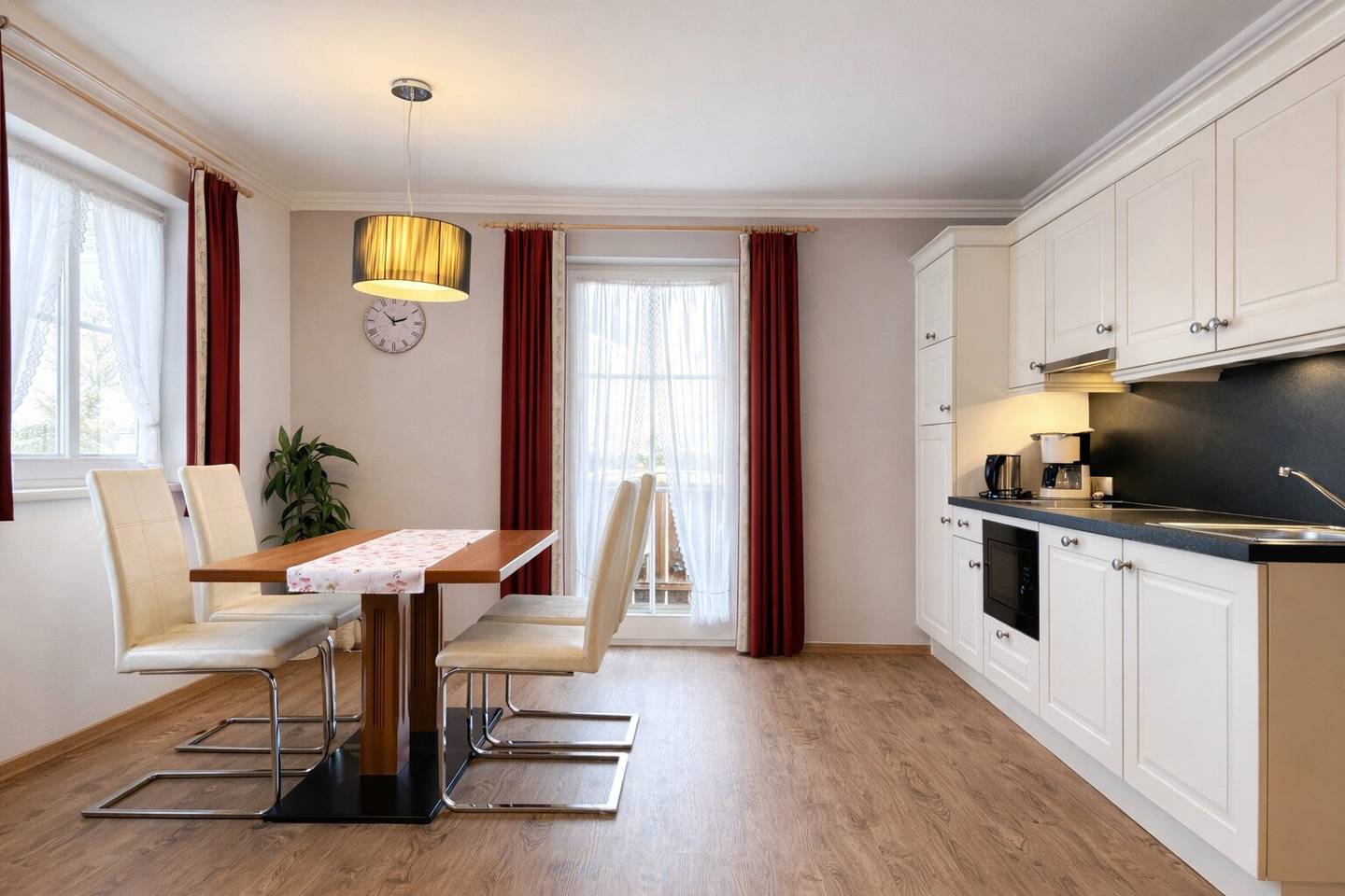 2-Zimmer-Wohnung mit Sonnenbalkon und freiem Bergblick