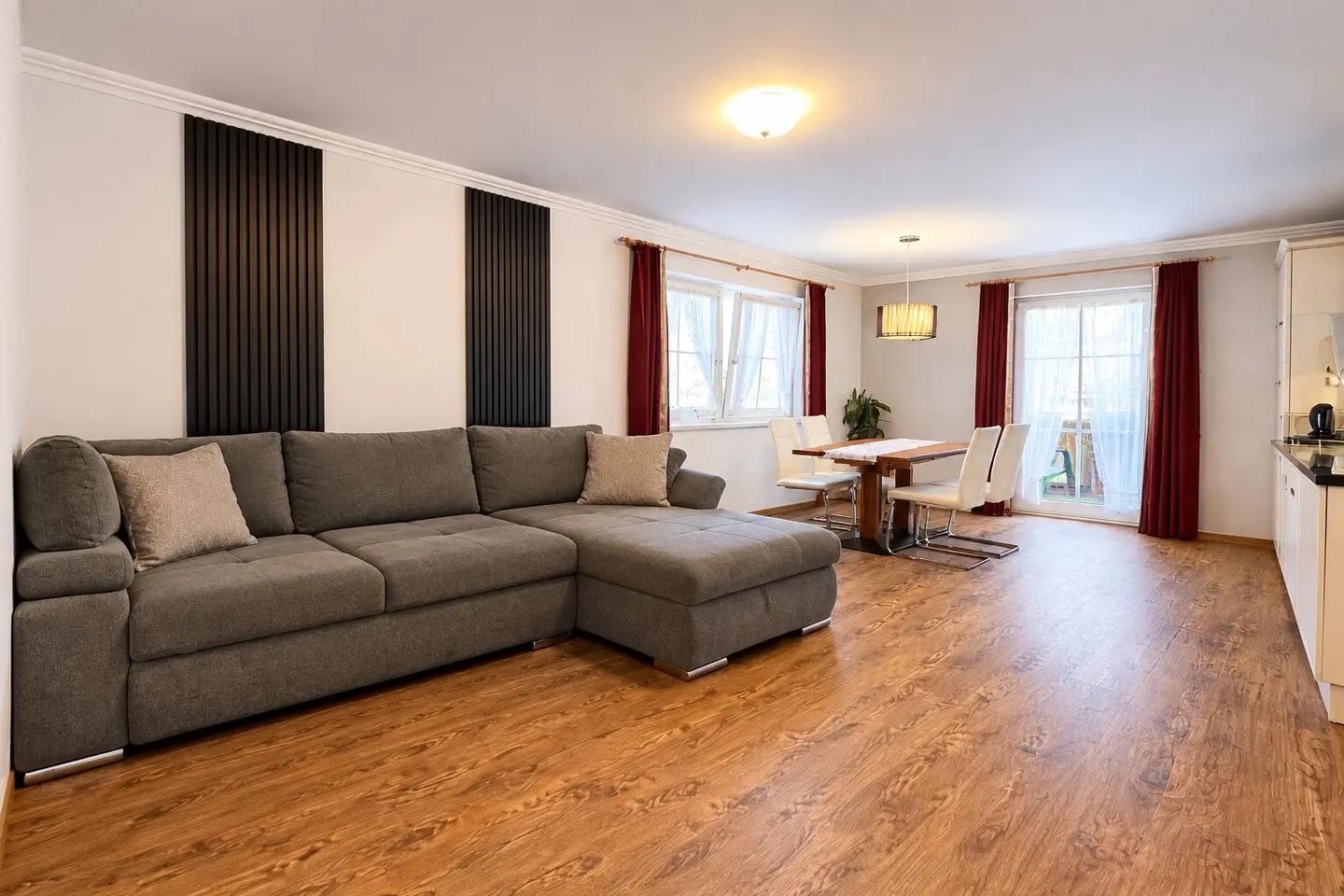 2-Zimmer-Wohnung mit Sonnenbalkon und freiem Bergblick